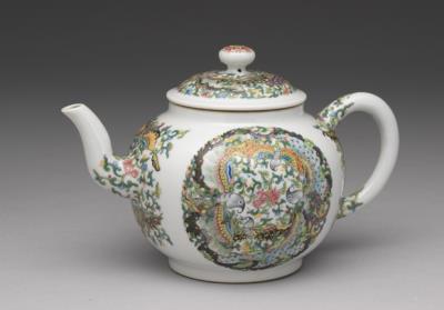 图片[2]-Porcelain teapot with flowers and butterflies decoration in painted enamels, Qing dynasty, Yongzheng reign (1723-1735)-China Archive